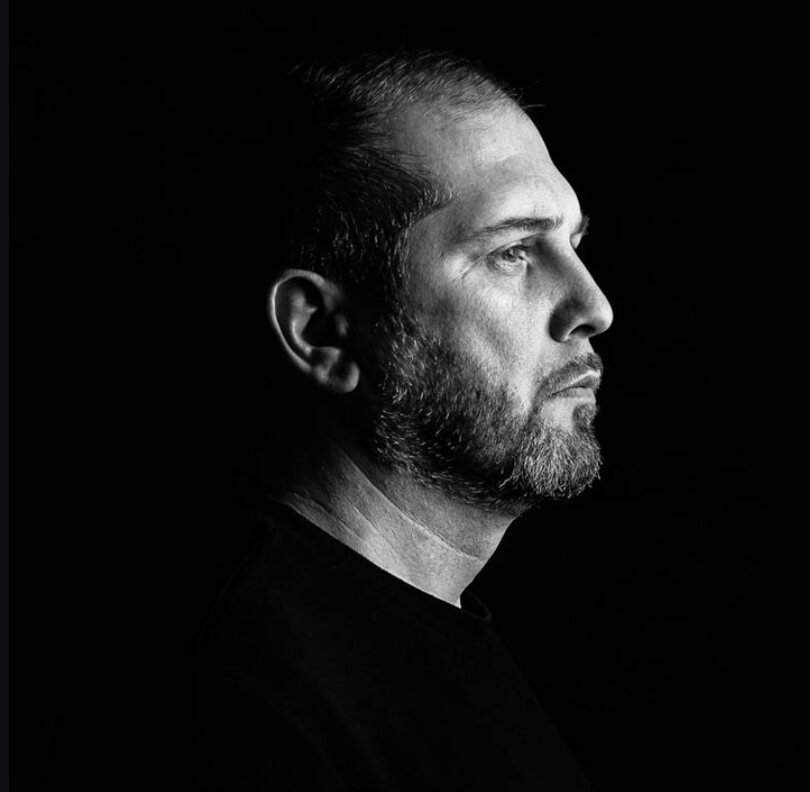 K8LR, portrait